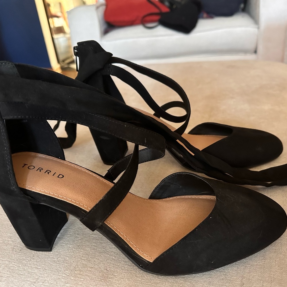 Black Faux Suede Strappy Ankle-Tie Pump (WW) Size 12